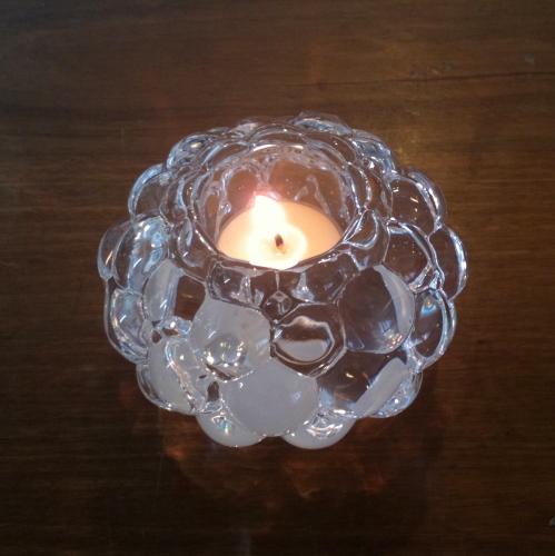 And now for the Queen B tealight lighting up said Orrefors Raspberry tealight holder